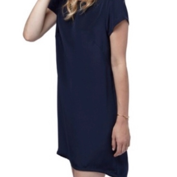 Cuyana silk tee dress in navy - Picture 10 of 13